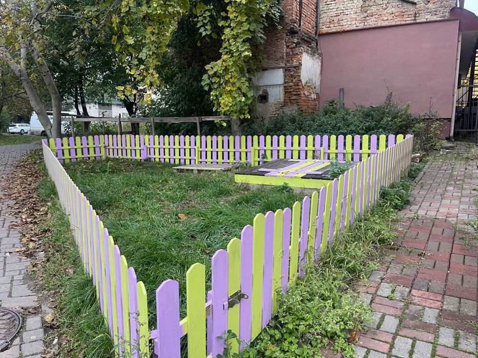 Деревʼяний заборчик
