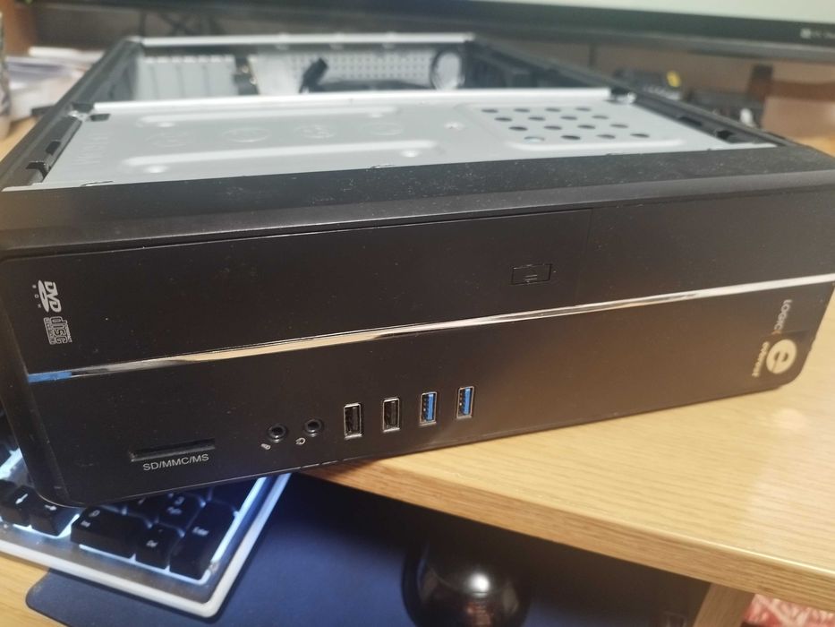 Корпус PC miniATX з блоком живлення 400W