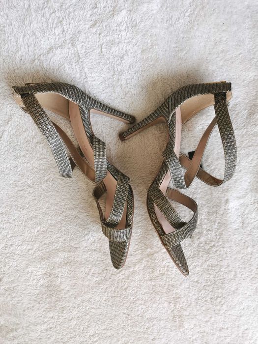 Nowe piękne stylowe sandały na szpilce 40