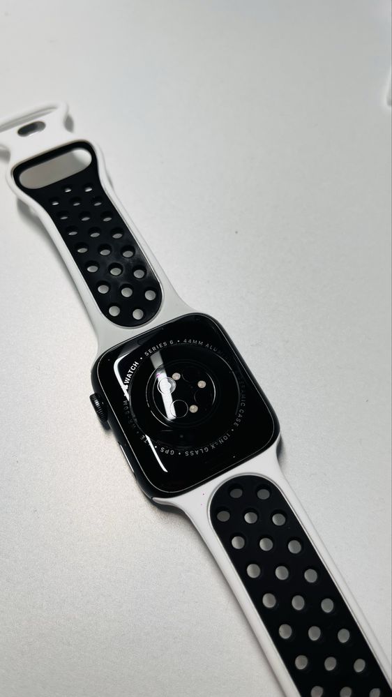 Apple Watch 6 44mm (GPS + Cellular)