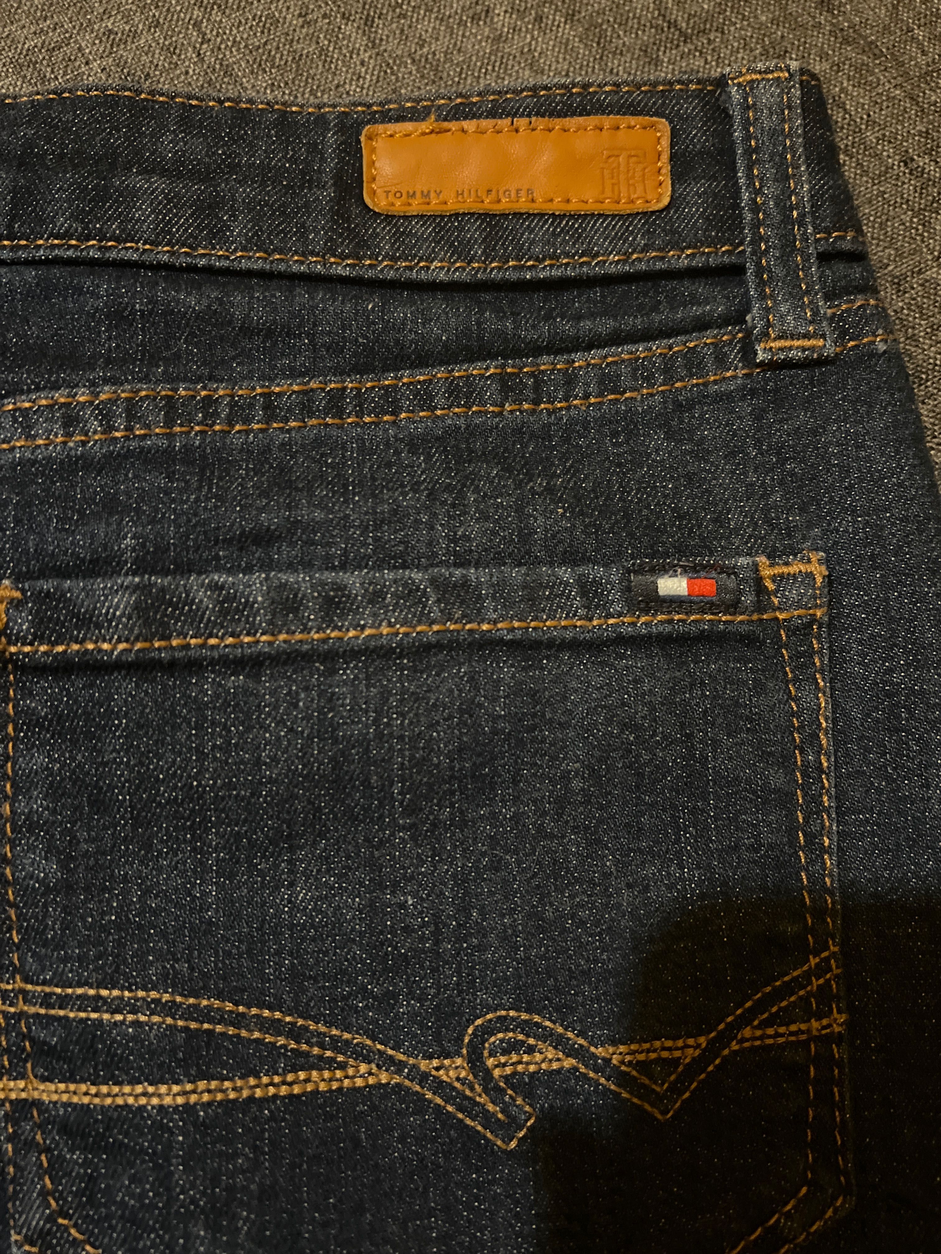 Продам жіночу джинсову спідницю Tommy Hilfiger