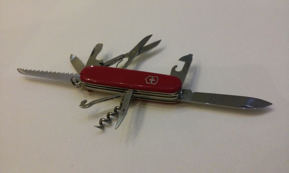 Швейцарский армейский складной нож Victorinox Huntsman 15 функций