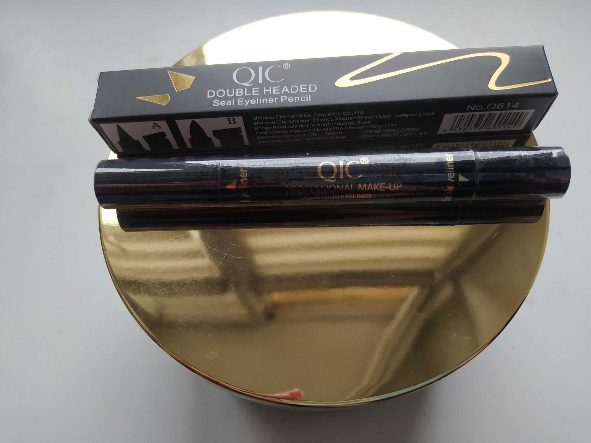 Eyeliner w pisaku z pieczątką pieczątka