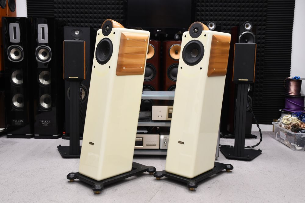 Kolumny Głośnikowe podłogowe stereo Usher Compass CP-6311