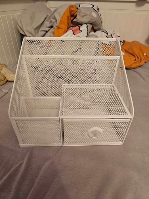 Organizer z ikei na biurko