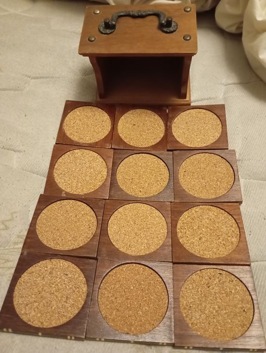 Conjunto biblioteca miniatura de 12 suportes para copos
