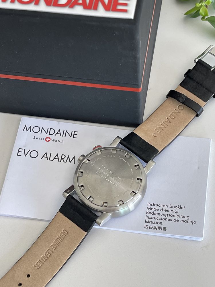 Mondaine Evo Alarme. Swiss Rail Watch. Novo