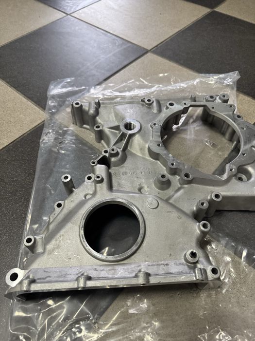 Передня кришка двигуна Mercedes OM601 OM602 208 410