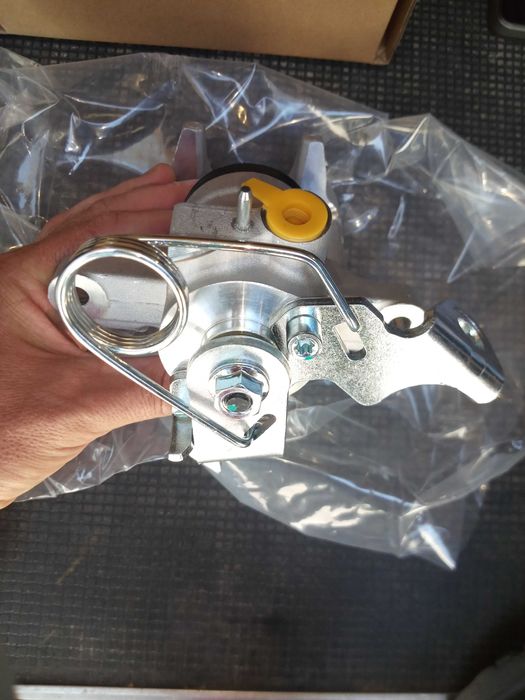 супорт зад Skoda SuperB Passat B5 Audi aA4 B5 A6 C4  A6 C5 Пассат Б5