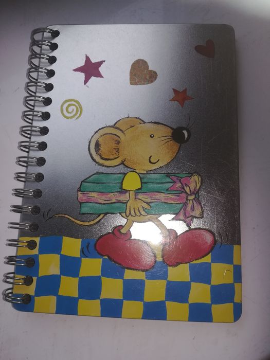 Блокнот с чёрными листами (скетчбук).