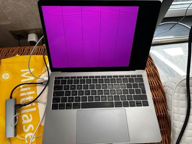 MacBook Pro 13" i5/8/256 model 2017 MacOSX Ventura