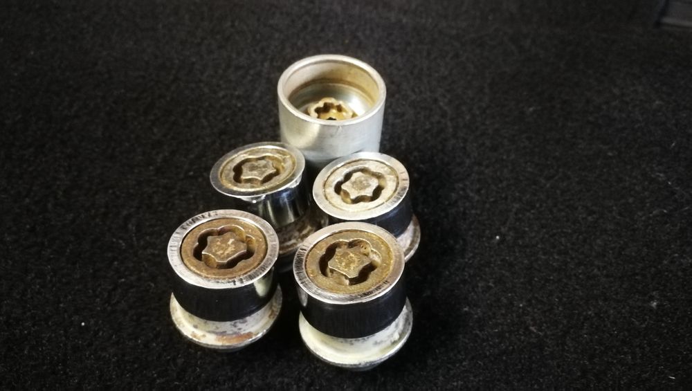 Nakrętki zabezpieczające