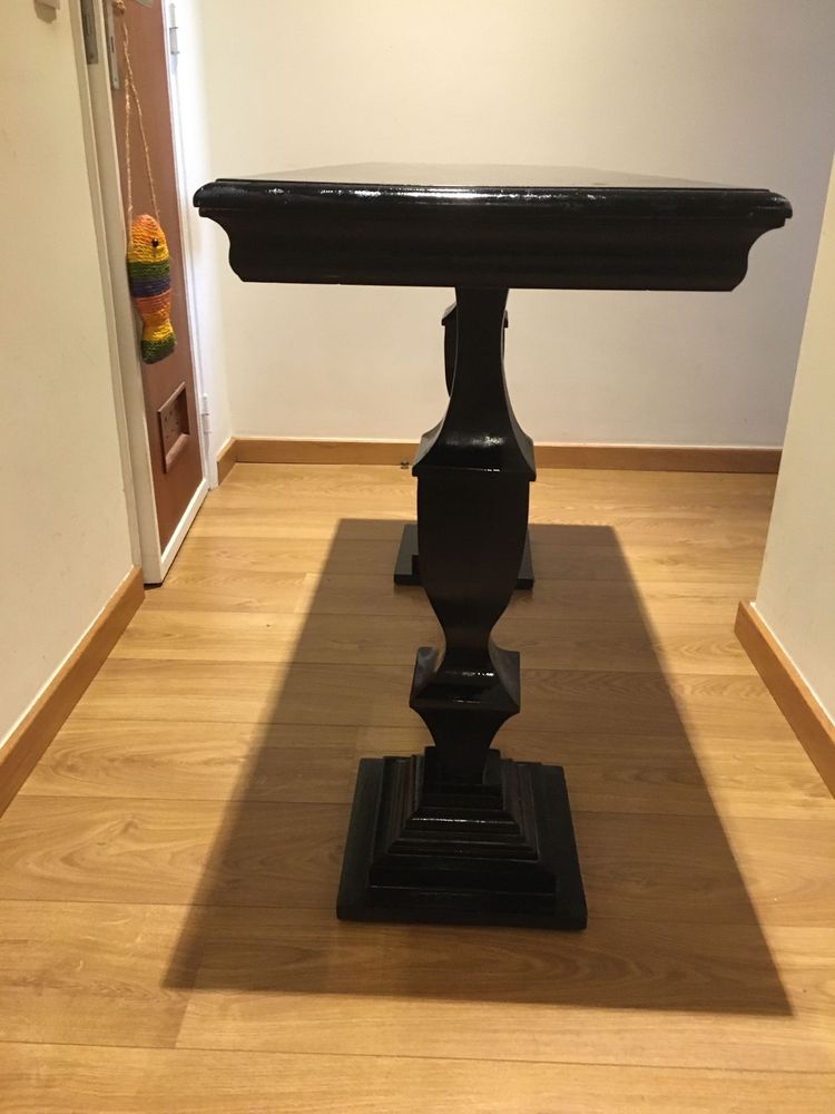 móvel em madeira preto