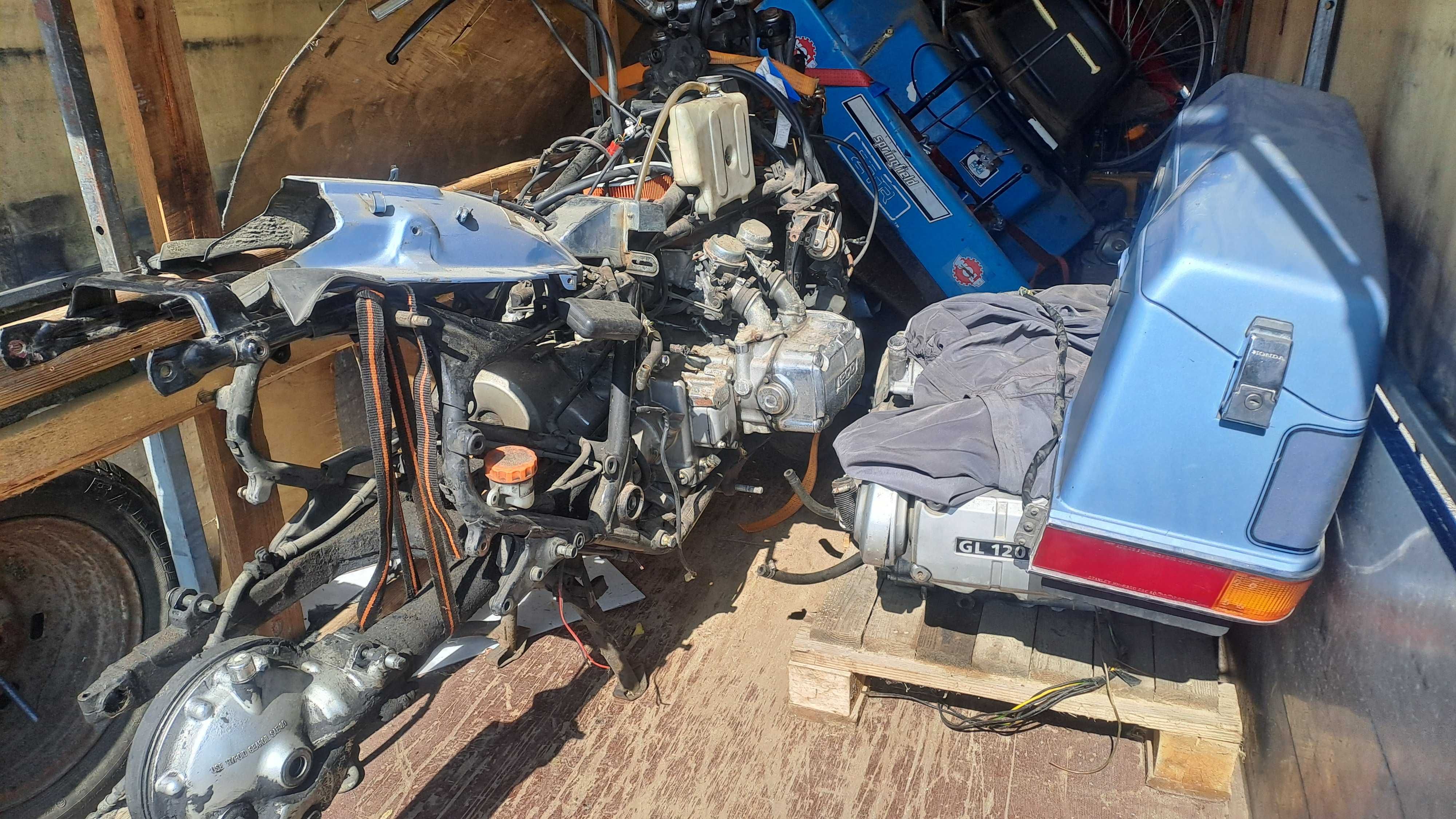 Honda Goldwing GL1200 2 szt z wózkiem bocznym koszem jedyny w Europie