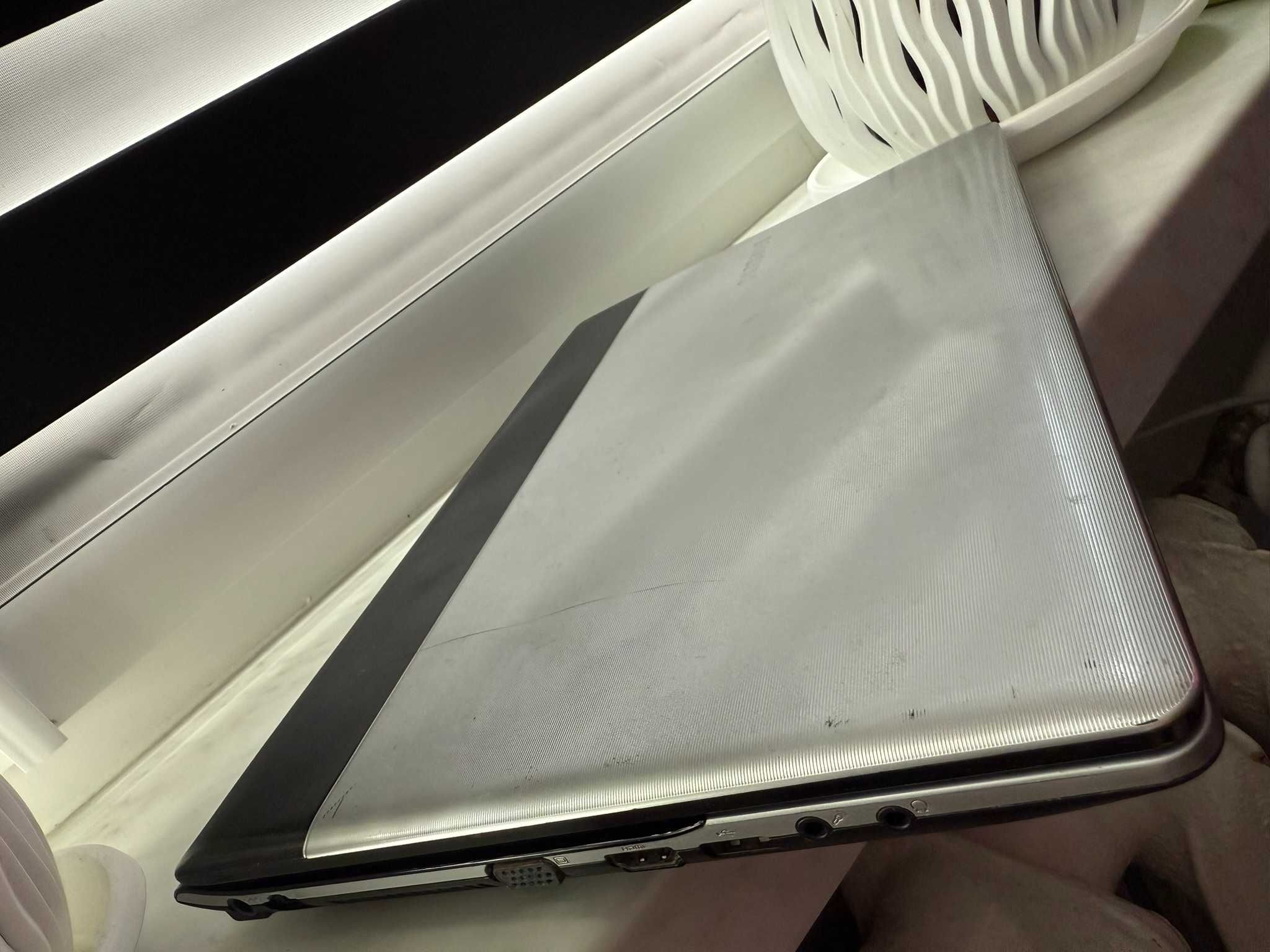 Notebook Samsung Intel Core i5/8/233 NP300