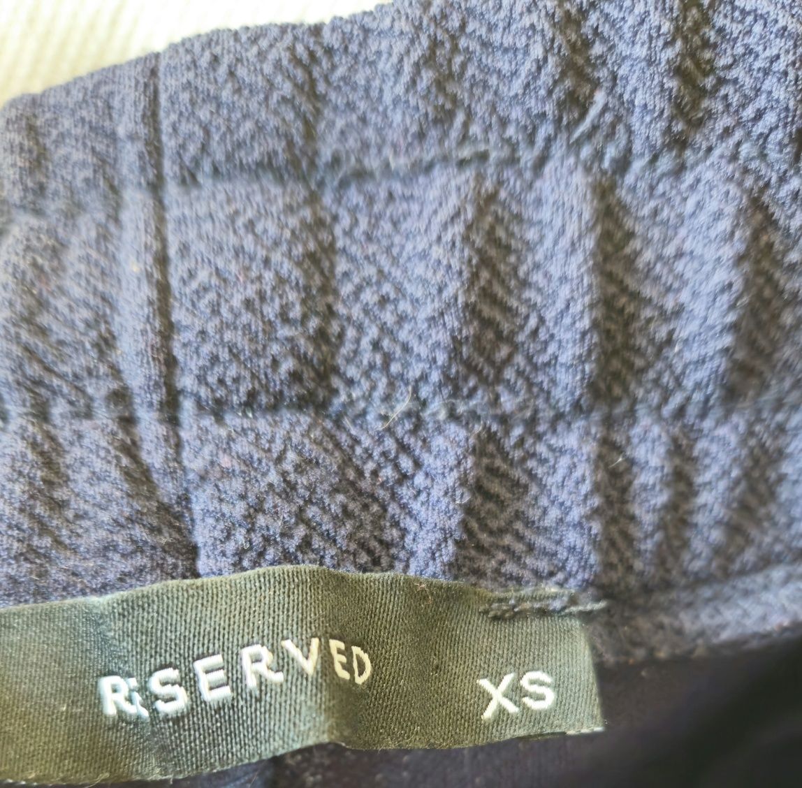 Reserved spodnie granatowe czerwone paski pasy XS 34 S 36 wiązane hit