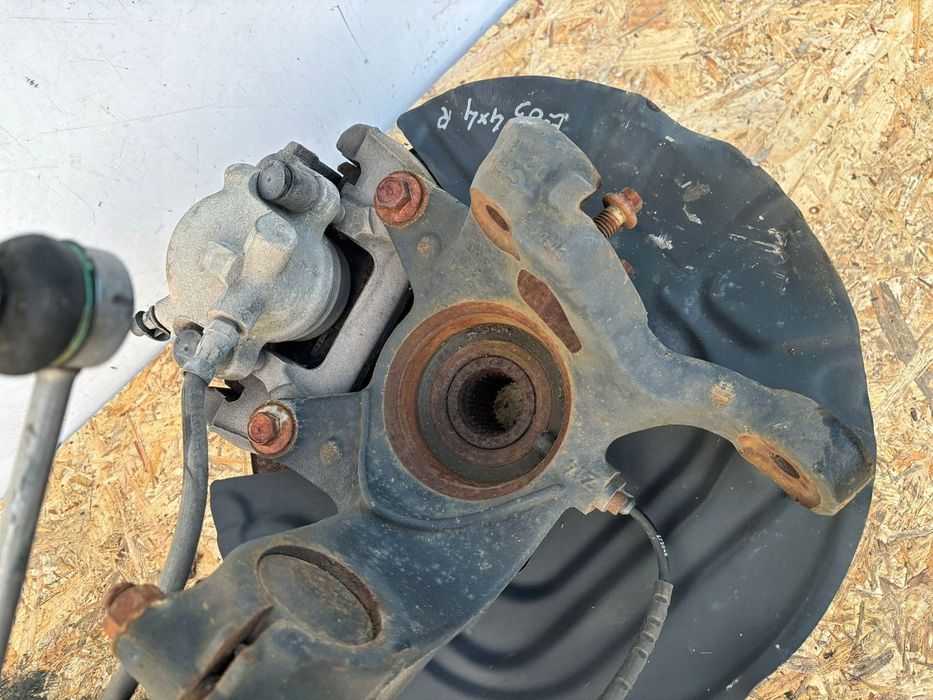 BMW X3 E83 x-drive zwrotnica przód prawa - 16422