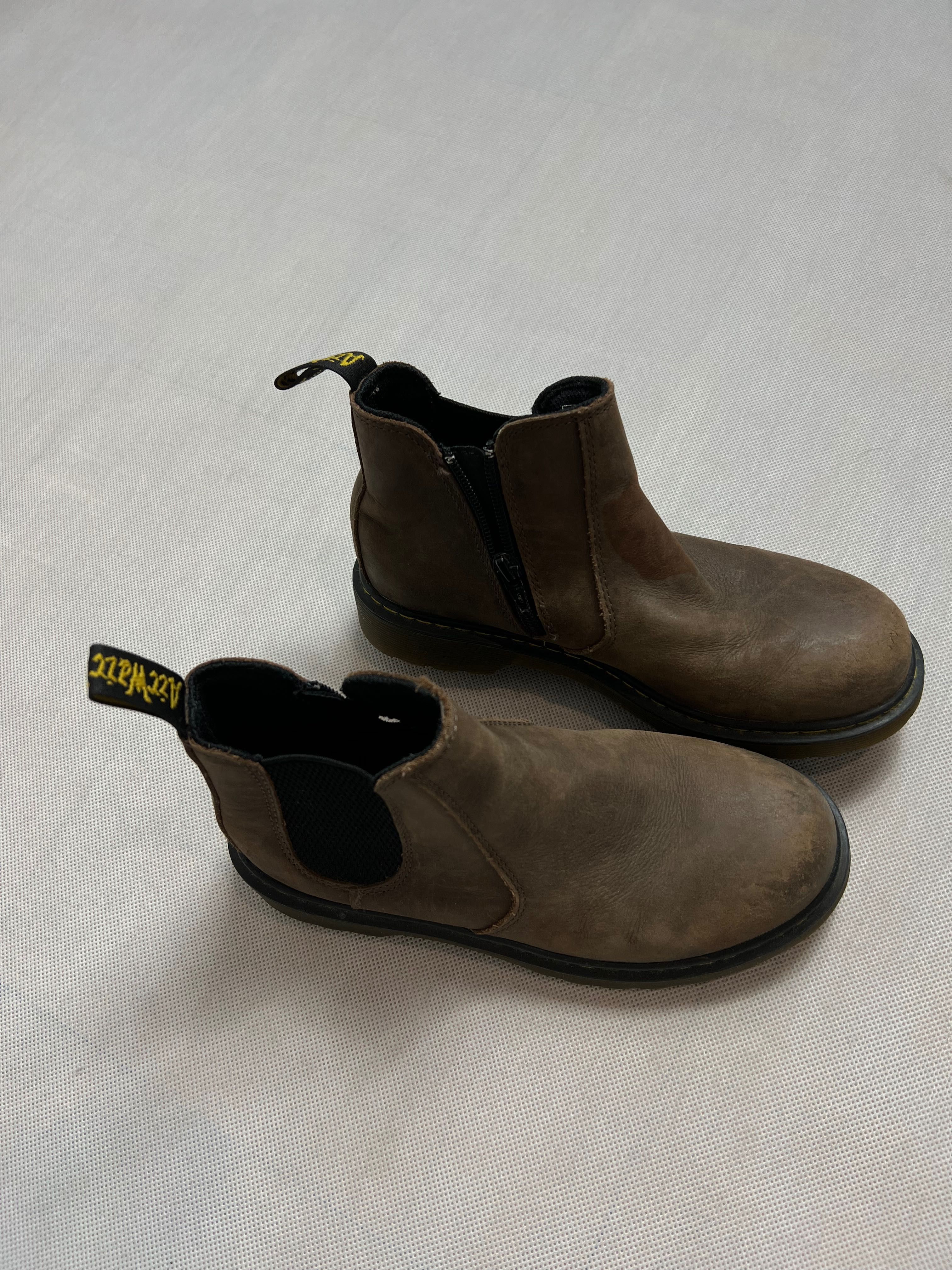 buty Dr. Martens brown