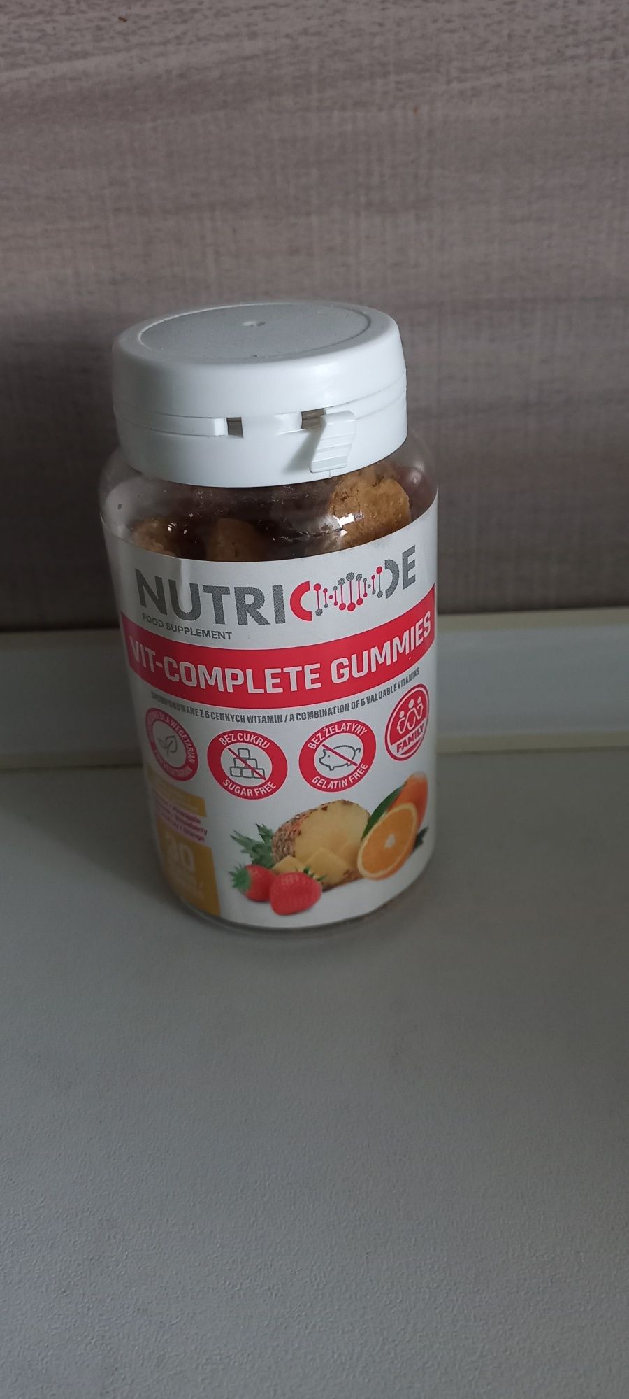 Suplement diety Nutricode  vit-compete gummies