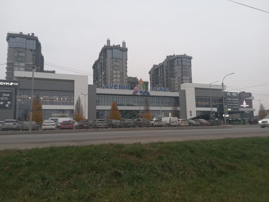 Продаю участок по Варшавской трассе в центре г. Буча.