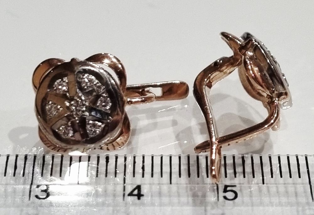 Золоті сережки з діамантами. 4,72 грм