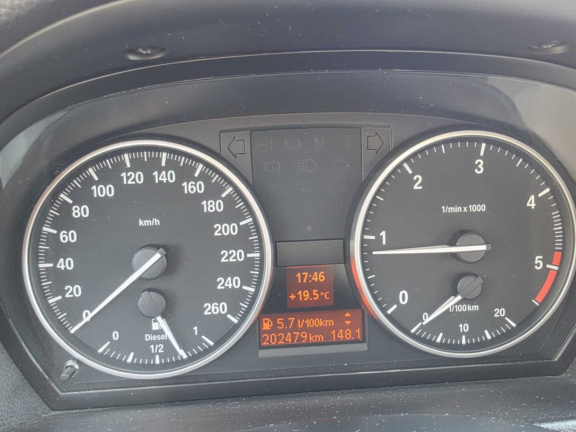 BMW 318d Touring - Impecável | 202.000 Km
