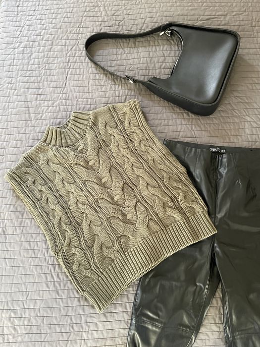 Продам вязаный жилет