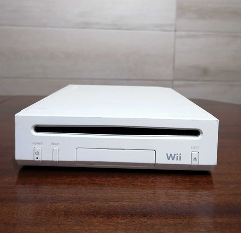 Nintendo Wii + Jogo + Comandos originais