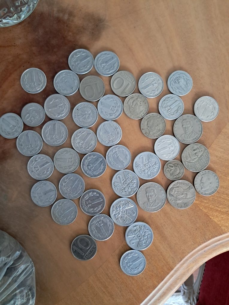 Monety banknoty znaczki