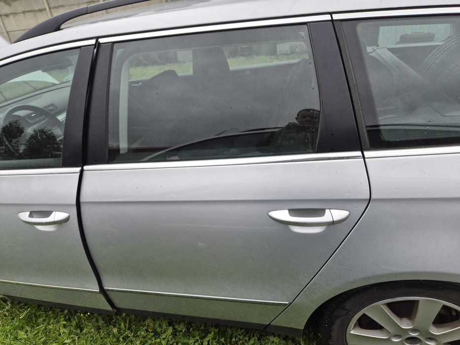 Drzwi lewe tylne Volkswagen Passat B6 – kod lakieru LA7W (srebrny)