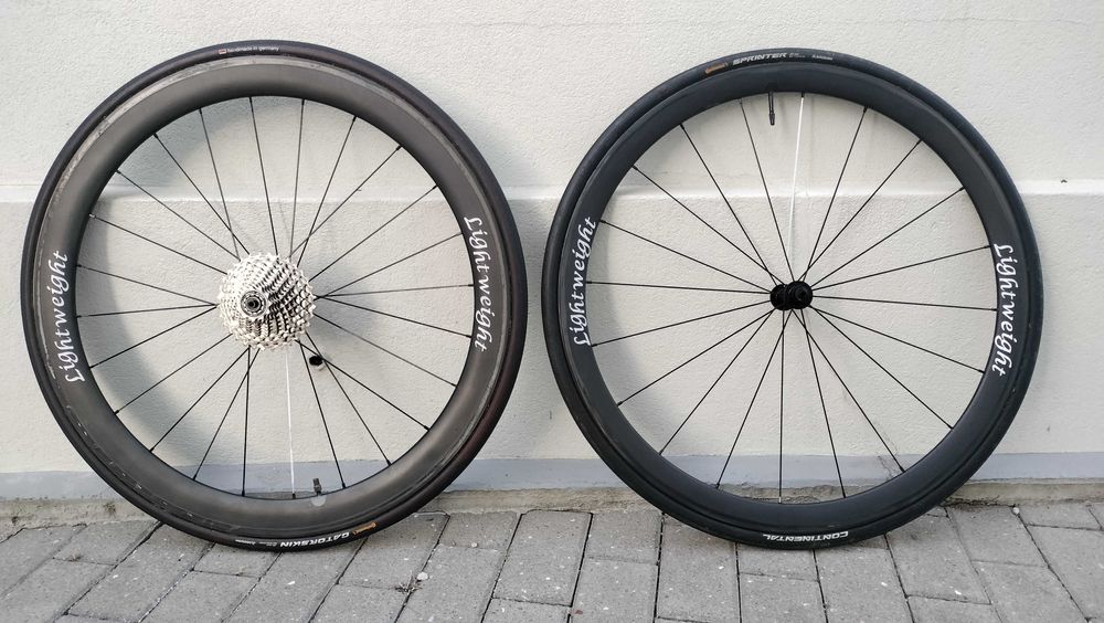 Rodas em carbono - não são para travagem de disco.