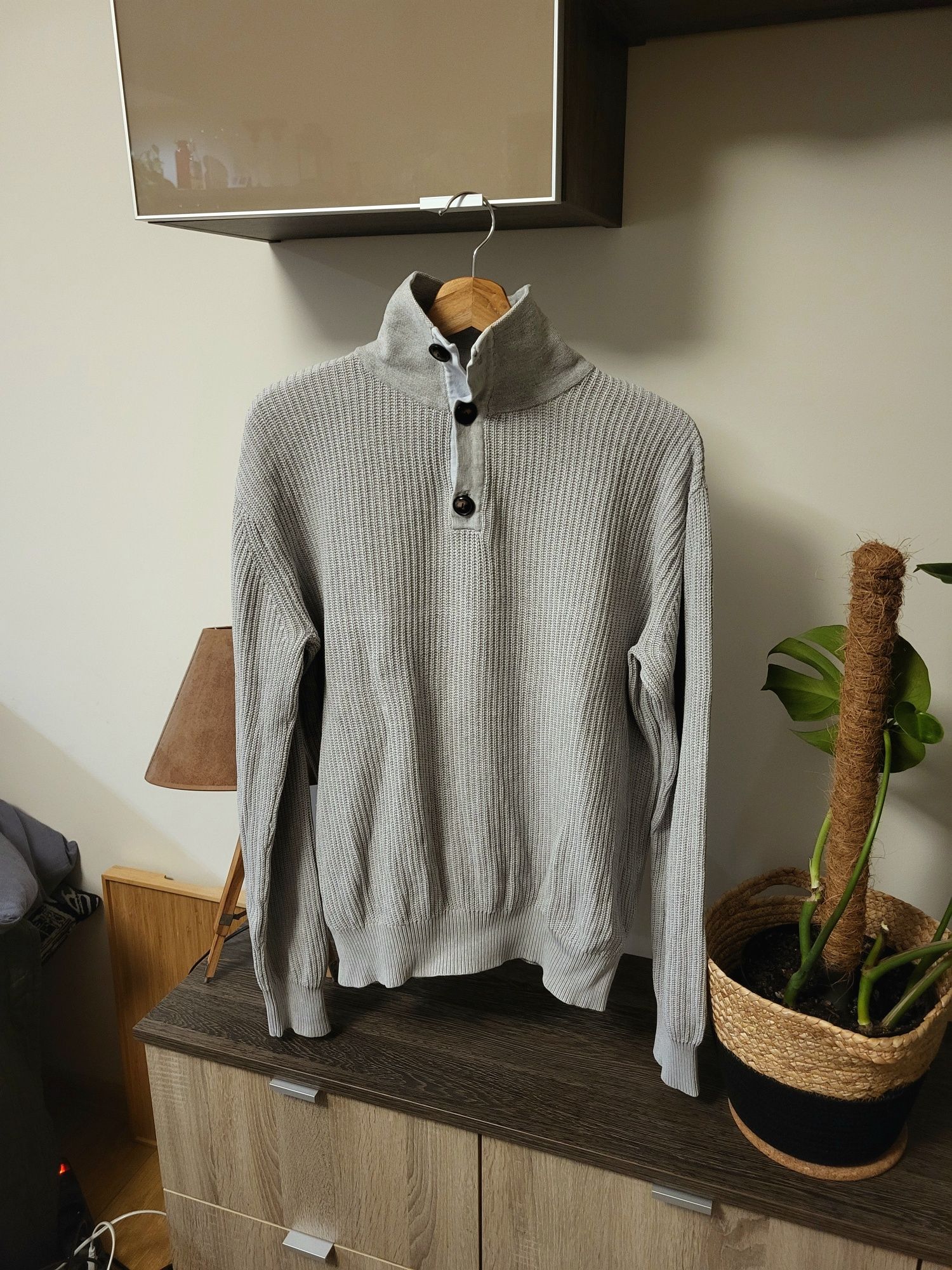 Klasyczny, semi-casualowy sweter z golfem/stójką od Levi's