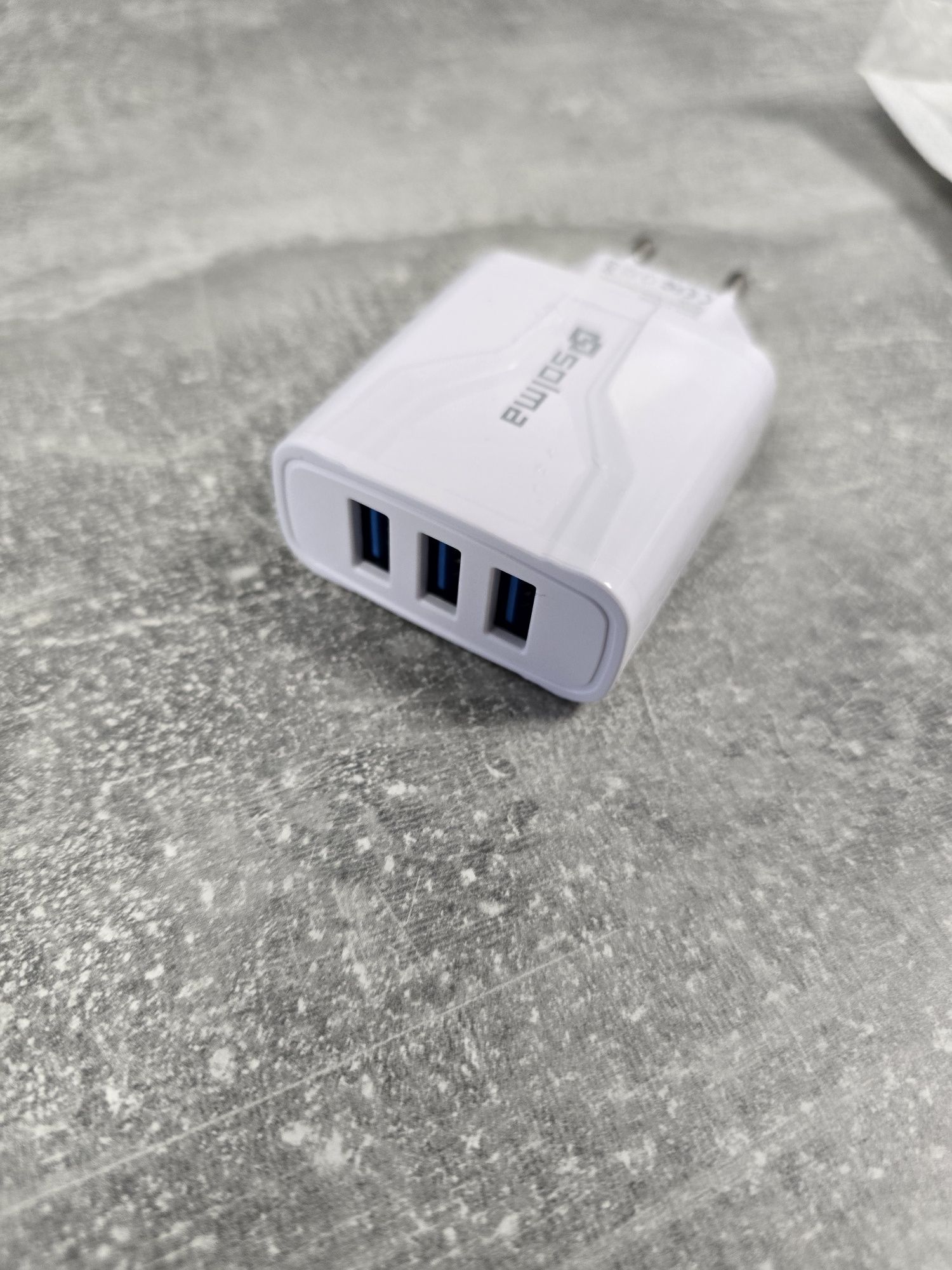 Ładowarka do telefonu Solma .
3 wejścia USB