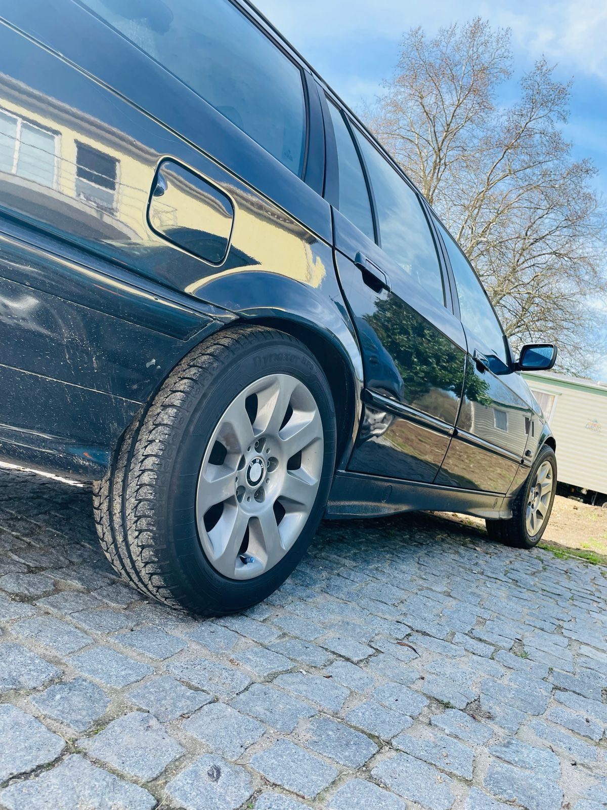 BMW para toda familia, espaçosa e confortável, bancos de couro.