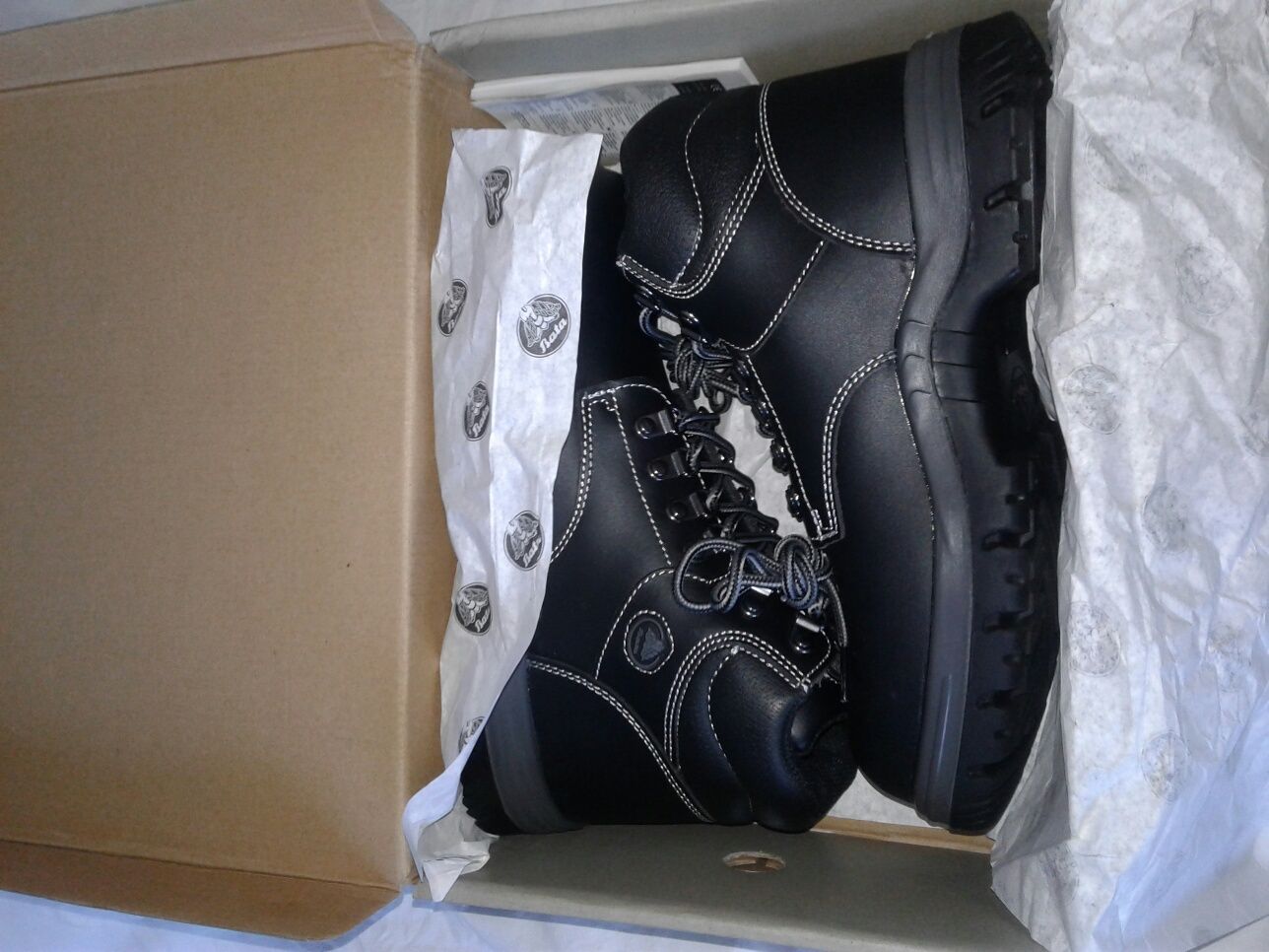 Nowe Buty 42 holenderskie  "bata"stockholm 2s3