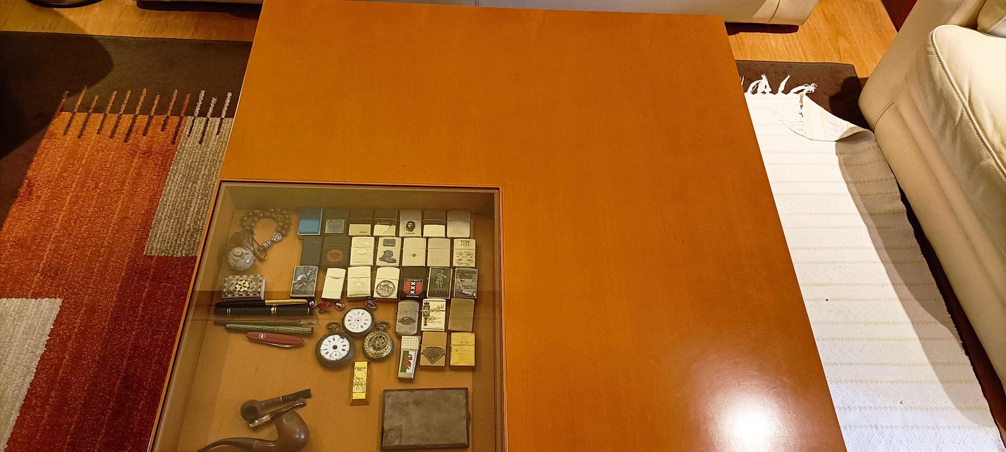 Mesa de centro para sala com expositor
