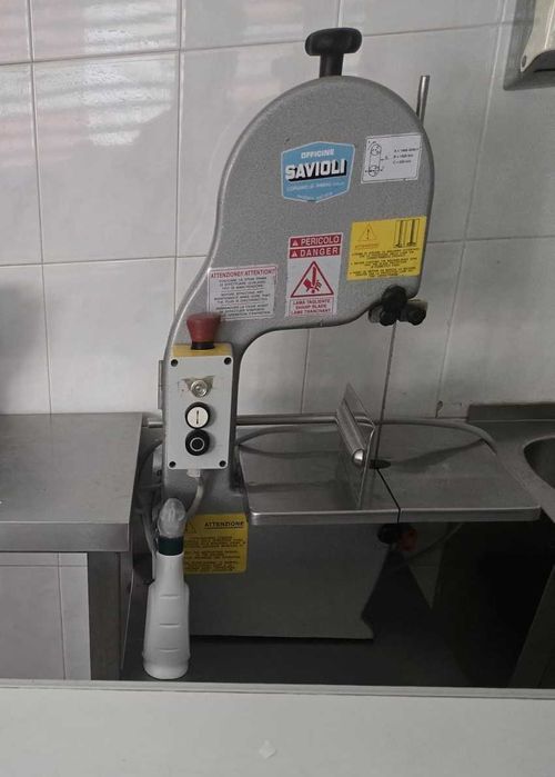 Serra de peixe e ossos