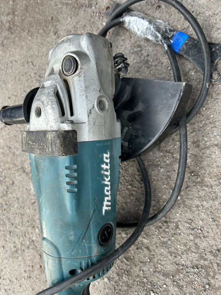 Болгарка Makita GA9020