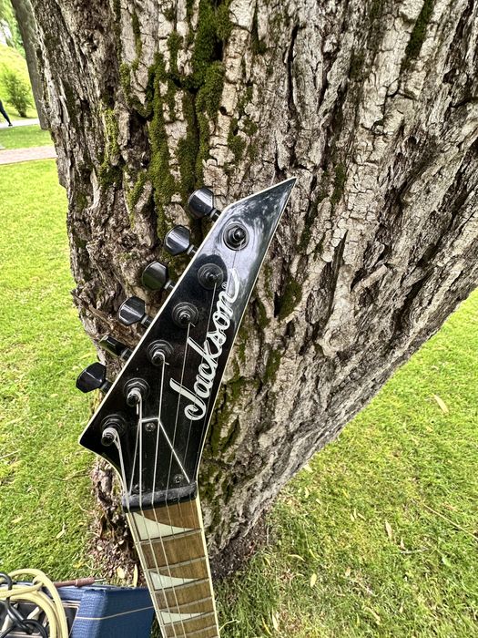 Електрогітара jackson kuxt blk king v bk комбопідсилювач vox