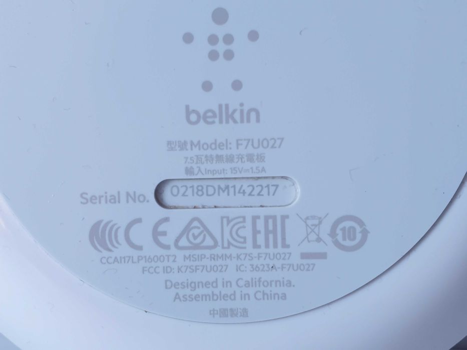 Беспровідна зарядка Belkin F7U027 + зарядне