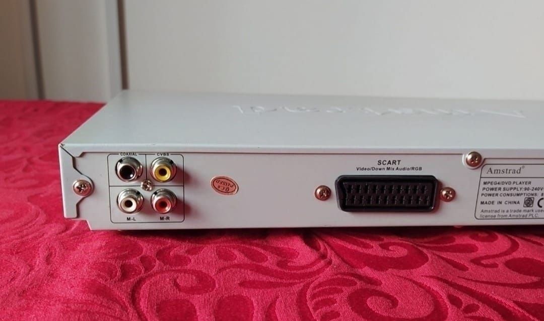 LeitorLeitor de DVD Amstrad DX4015

- Cabo de ligação à T.V.
- Sem com