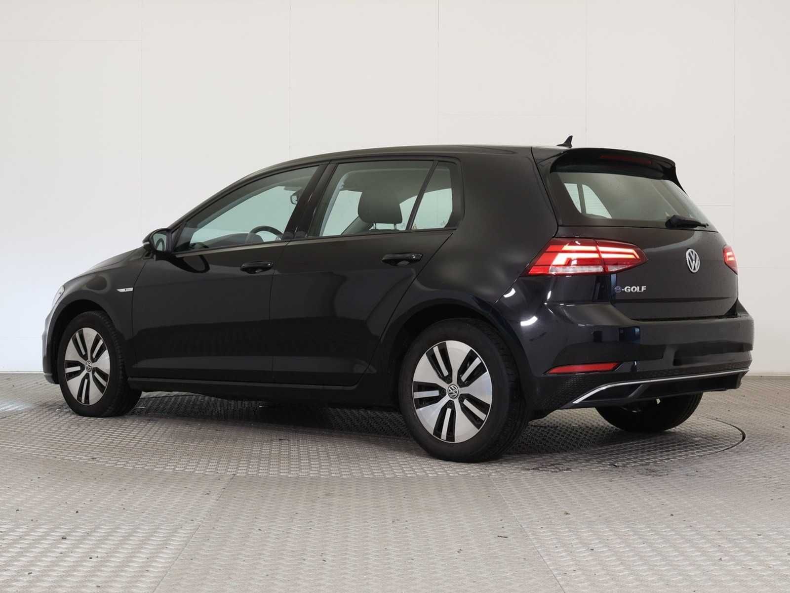 VW E-Golf em estado impecável