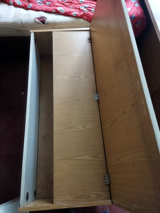 Продається дитячий стіл парта