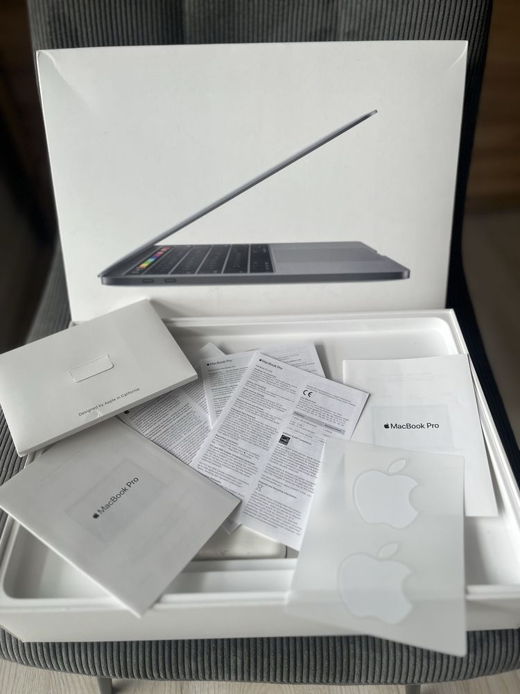 MacBook Pro 13 2018, 256 SSD, 16GB RAM, Touchbar