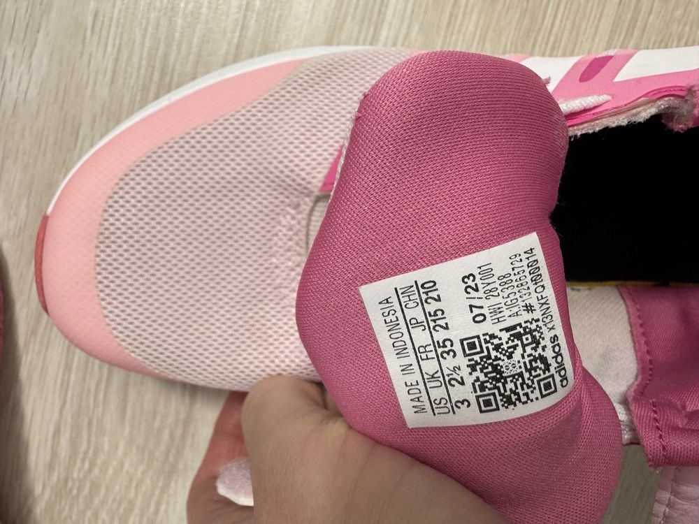 Adidas 35.  Для девочки кроссовки