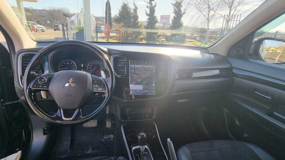 Продам чорний Mitsubishi Outlander - відмінний стан, з салону