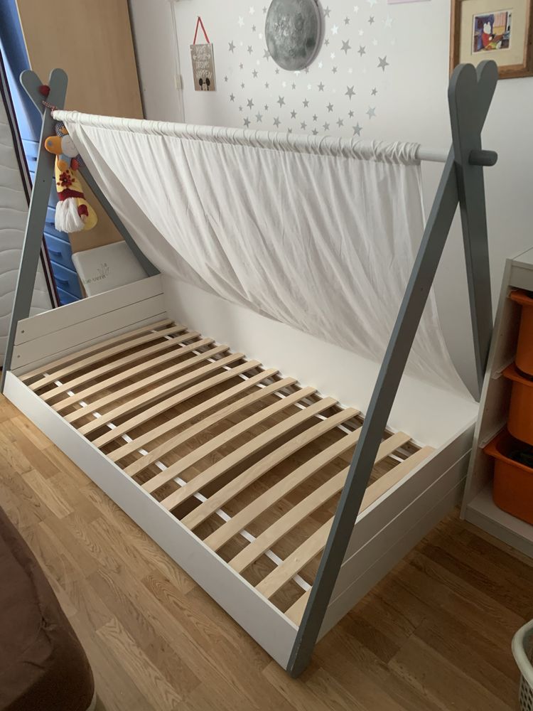 Cama de crianca em formato de tenda de indio