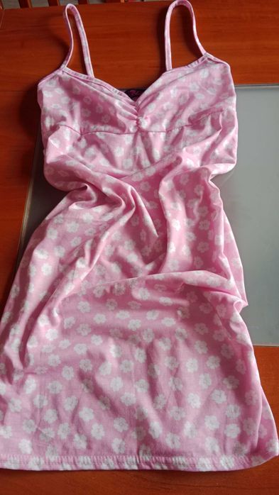 Różowa sukienka w kwiatki XS Miss Blush