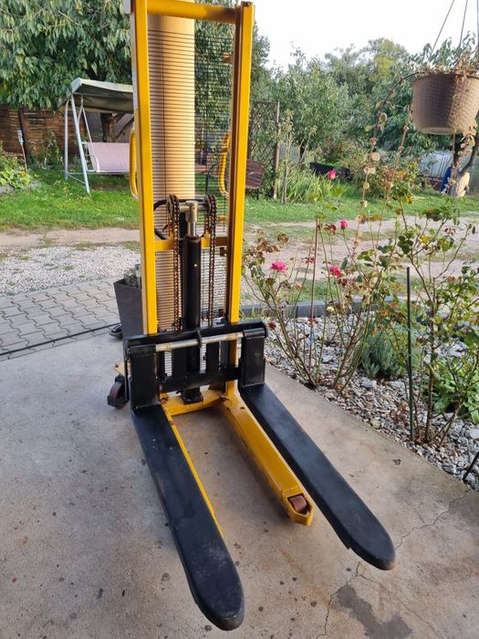 Podnośnik masztowy paletowy cormak