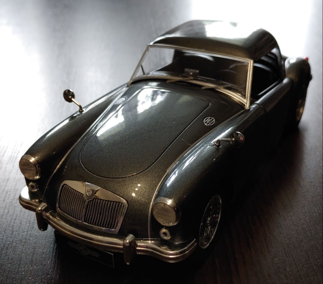 MGA MKI A1500 Closed 1957 Triple9 1:18